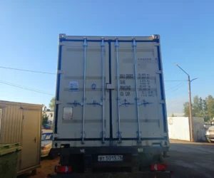 delivered shipping container (10)